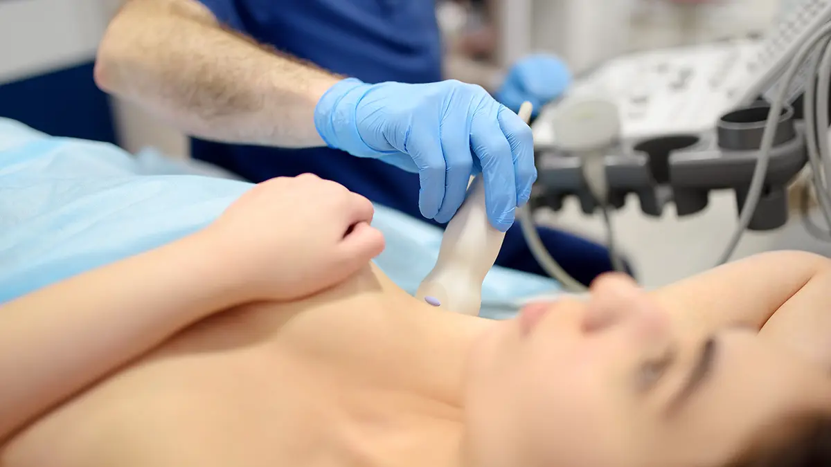 Уплотнение в груди: как распознать рак