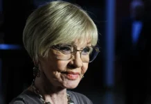 Вера Алентова и Анатолий Лобоцкий прощаются в театре имени Маяковского vera alentova i anatolij loboczkij proshhayutsya v teatre imeni mayakovskogo-uralnovosti-ru-0