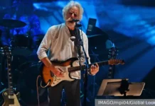 Боб Вейр внес значительный вклад в Grateful Dead, вдохновляя и оптимизируя bob vejr vnes znachitelnyj vklad v vdohnovlyaya i optimiziruya-uralnovosti-ru-0