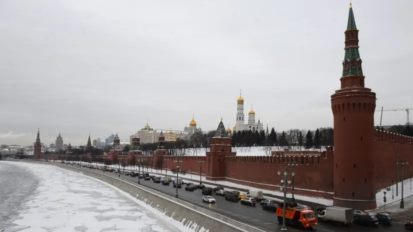 В центре Москвы временно ограничили движение на Кремлёвской набережной