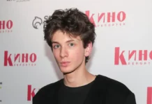 Марк Эйдельштейн, Saint Laurent и «Анора» на Неделе моды в Париже mark ejdelshtejn i anora na nedele mody v parizhe-uralnovosti-ru-0