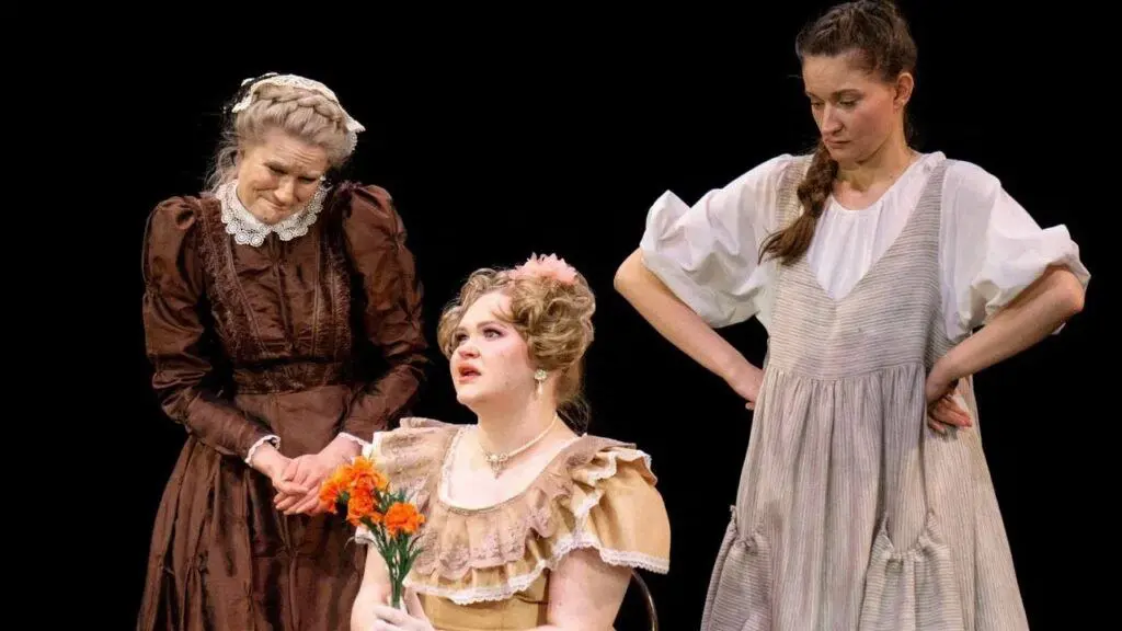 Смоленский камерный театр покажет в Москве классику Гоголя и детскую сказку