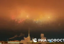 Петропавловская крепость и Ленинградский военный округ дали салют petropavlovskaya krepost i leningradskij voennyj okrug dali salyut-uralnovosti-ru-0