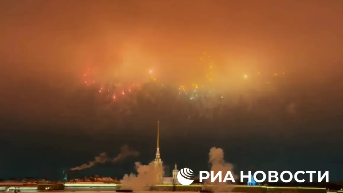 В Петербурге прогремел салют в честь 82-й годовщины освобождения Ленинграда