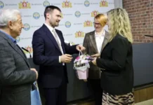 Почта России чествует ветеранов. Шонов и Алемасова наградили лучших pochta rossii chestvuet veteranov shonov i alemasova nagradili luchshih-uralnovosti-ru-0