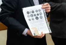 Пётр Гайдуков передал Новгородскому музею сребреник князя Владимира pyotr gajdukov peredal novgorodskomu muzeyu srebrenik knyazya vladimira-uralnovosti-ru-0