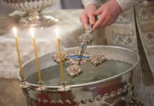 sovety ioanna lobody iz nikolskogo sobora mozhajska o kreshhenskoj vode-uralnovosti-ru-0