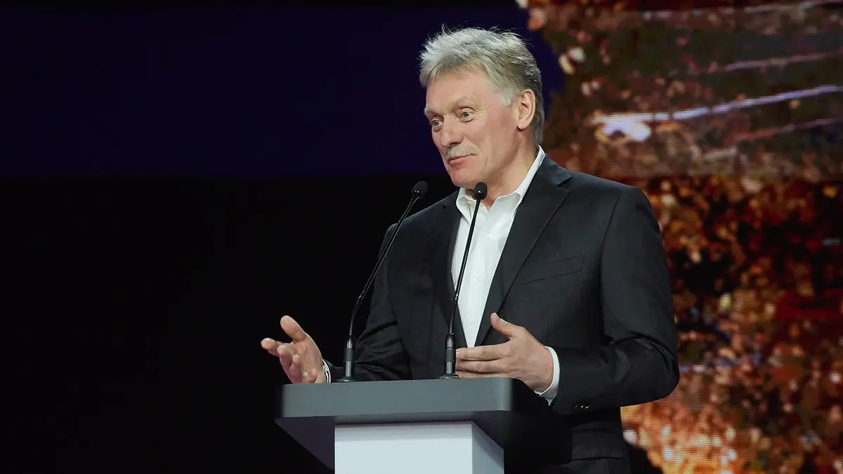 Песков: РФ не отказывалась от доллара, это США ограничили транзакции с ним