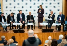 Конференция МГУ: старт на журфаке, перспективы журналистики-2025 konferencziya mgu start na zhurfake perspektivy zhurnalistiki2025-uralnovosti-ru-0