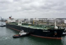 Два моряка с Dignity получили помощь от Посольства РФ в Египте dva moryaka s poluchili pomoshh ot posolstva rf v egipte-uralnovosti-ru-0