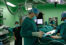 Ван из Далянь восемь лет жил с железной палочкой в горле в Китае van iz dalyan vosem let zhil s zheleznoj palochkoj v gorle v kitae-uralnovosti-ru-0