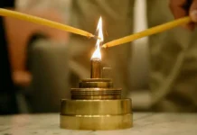 blagodatnyj ogon pribyl v moskvu iz ierusalima dlya hrama-uralnovosti-ru-0