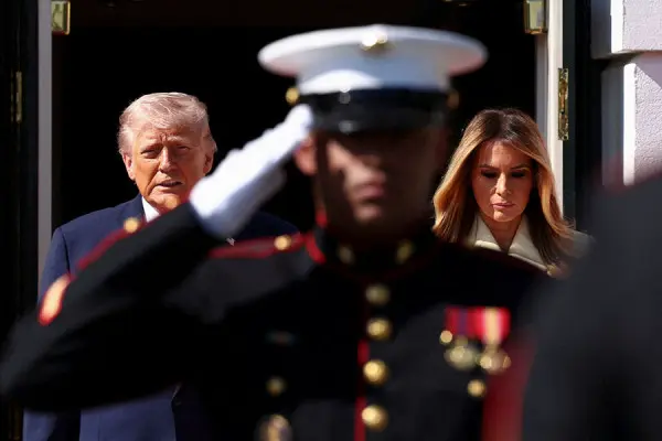 Визит, который продлится четыре дня, приурочен к 250-летию объявления независимости Соединенных Штатов от Великобритании. Как сообщили в Белом доме, мероприятия по этому случаю готовила первая леди Мелания Трамп; они призваны  отметить давние и особые отношения  между двумя странами. (Kevin Lamarque / Reuters)