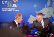 donald tusk i robert ficzo na grani diplomatii-uralnovosti-ru-0