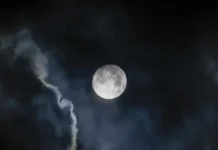 dva polnoluniya v mae 2026 czvetochnaya i golubaya luna-uralnovosti-ru-0