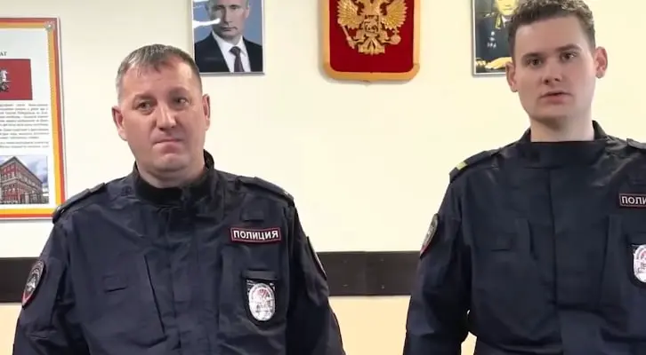 Полицейского, спасшего пенсионерку при пожаре в Москве, наградили медалью МВД