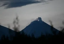 Вулкан Шивелуч на Камчатке продемонстрировал мощный выброс пепла vulkan shiveluch na kamchatke prodemonstriroval moshhnyj vybros pepla-uralnovosti-ru-0