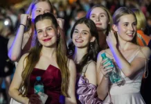 anastasiya rakova pozdravit 223 tysyachi vypusknikov moskvy v 2026 godu-uralnovosti-ru-0