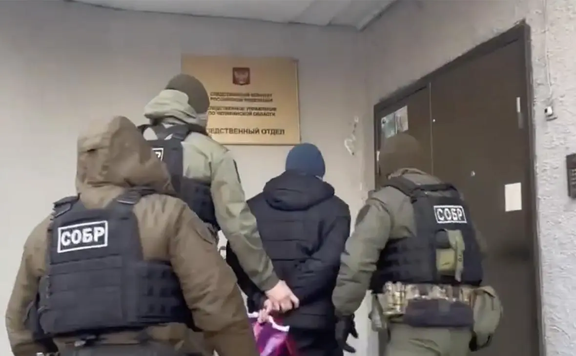Антон Вяткин (второй справа) (СУ СК России по Челябинской области)