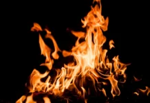 На Авторемонтной улице Челнов ликвидировали масштабный пожар na avtoremontnoj ulicze chelnov likvidirovali masshtabnyj pozhar-uralnovosti-ru-0