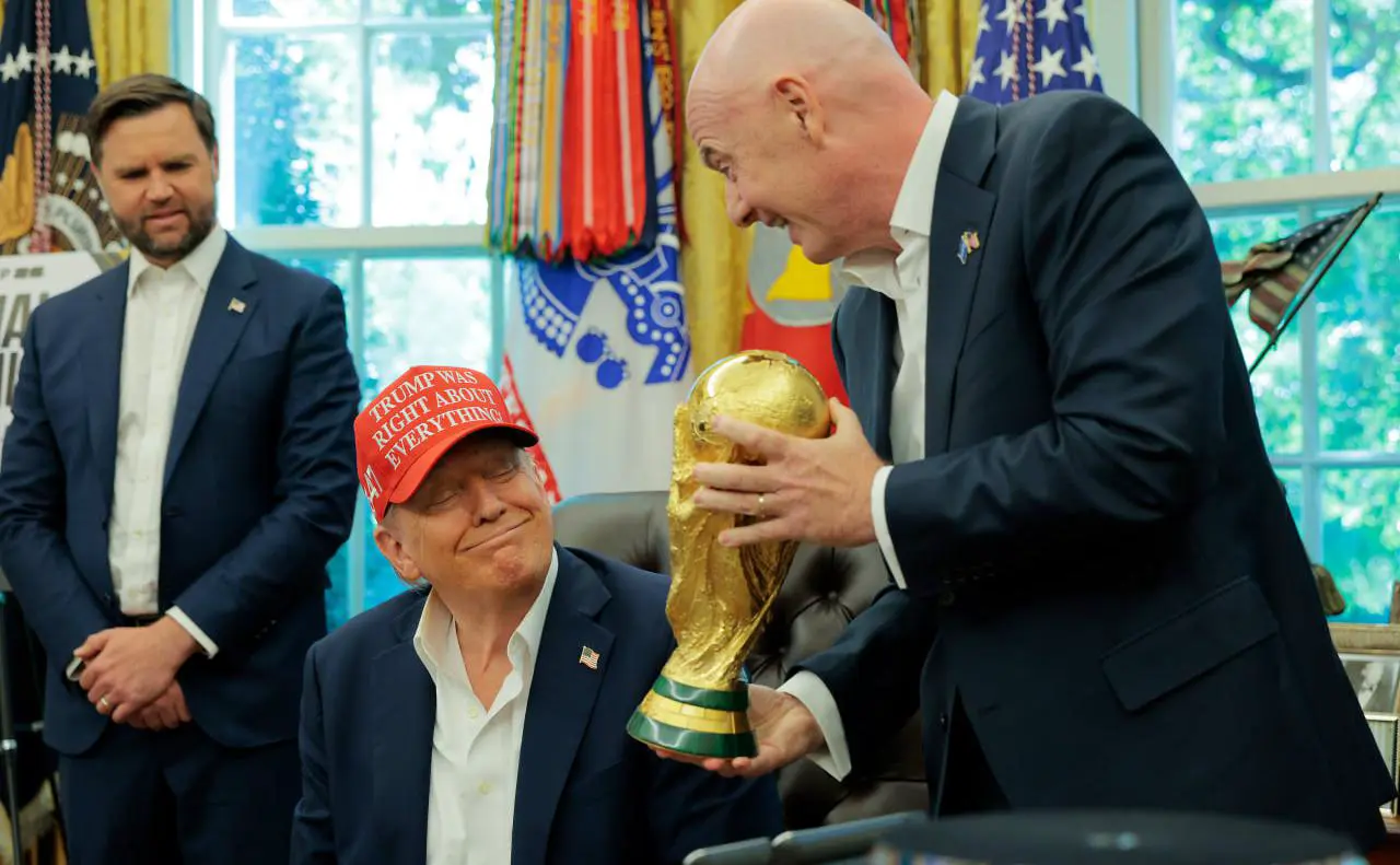 Президент США Дональд Трамп и глава ФИФА Джанни Инфантино (Chip Somodevilla / Getty Images)