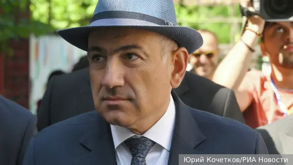 Экзитпол: Партия Пашиняна уступает оппозиции на выборах в парламент Армении