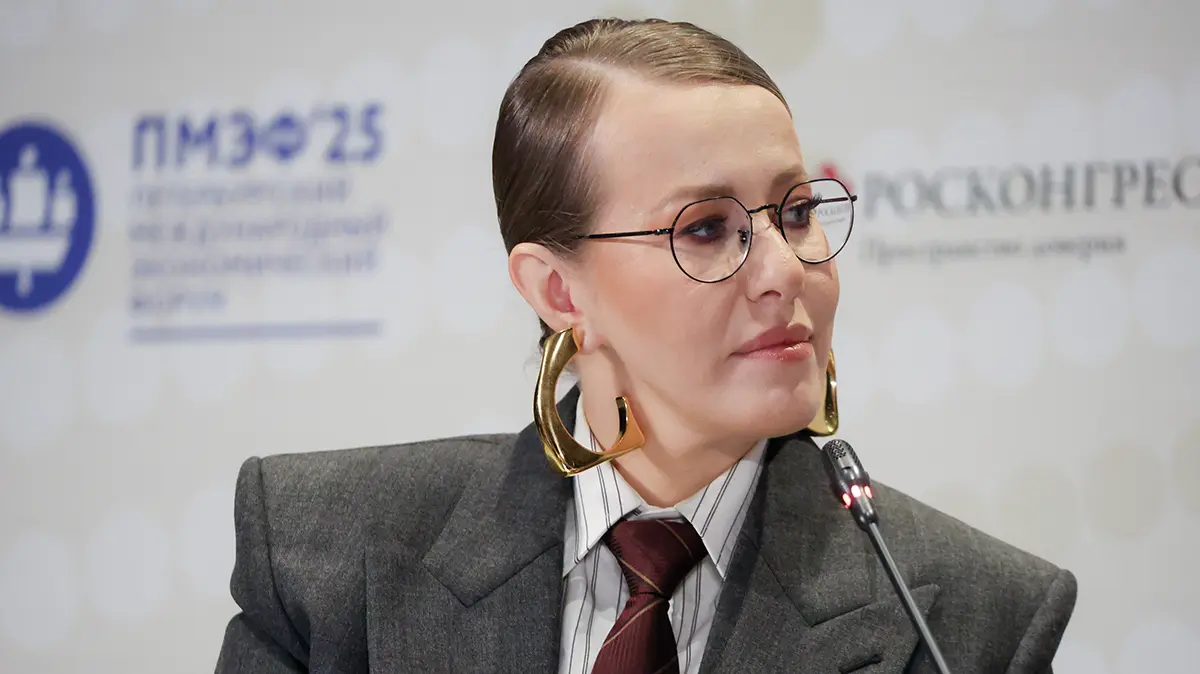 Сын Ксении Собчак раскритиковал сумку-желудь матери за четыре миллиона рублей