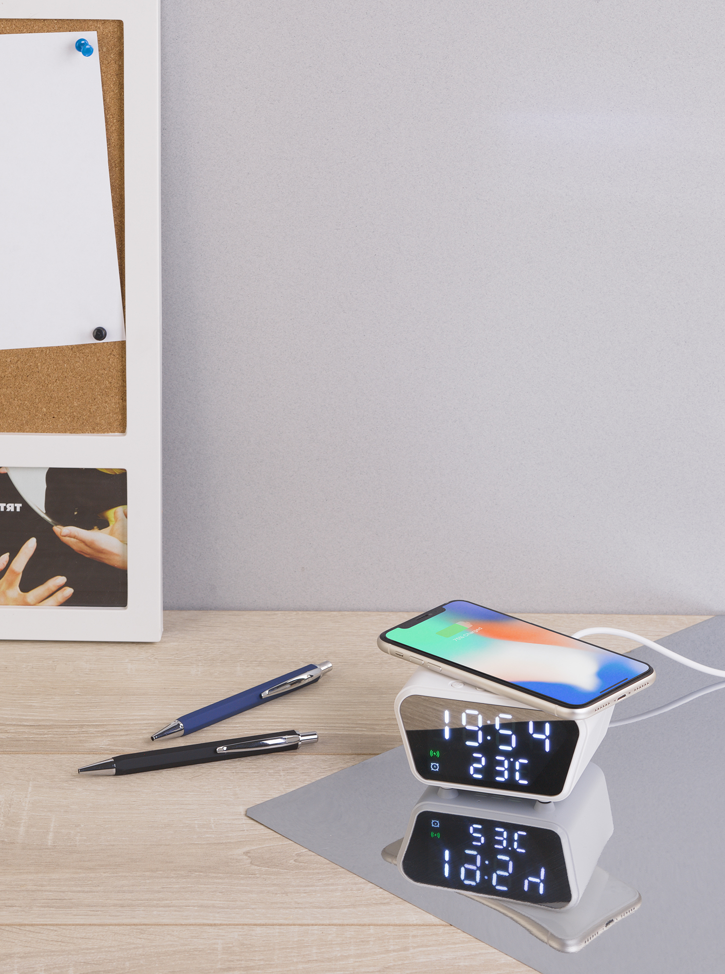 Настольные часы "Smart Clock" с беспроводным (15W) зарядным устройством, будильником и термометром, цвет белый