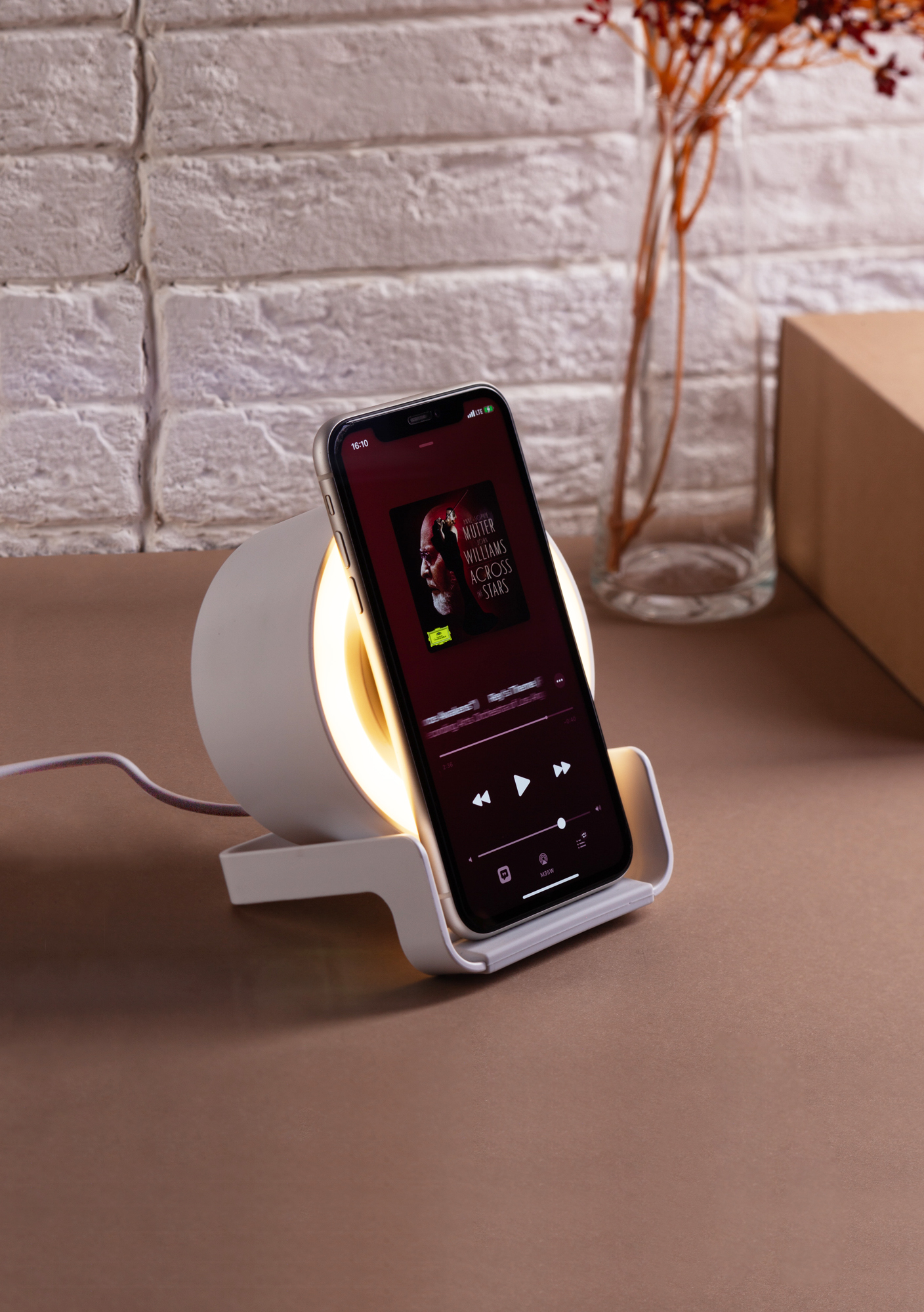 Bluetooth колонка-подставка "Smart Sound" с беспроводным (10W) зарядным устройством и лампой, цвет белый