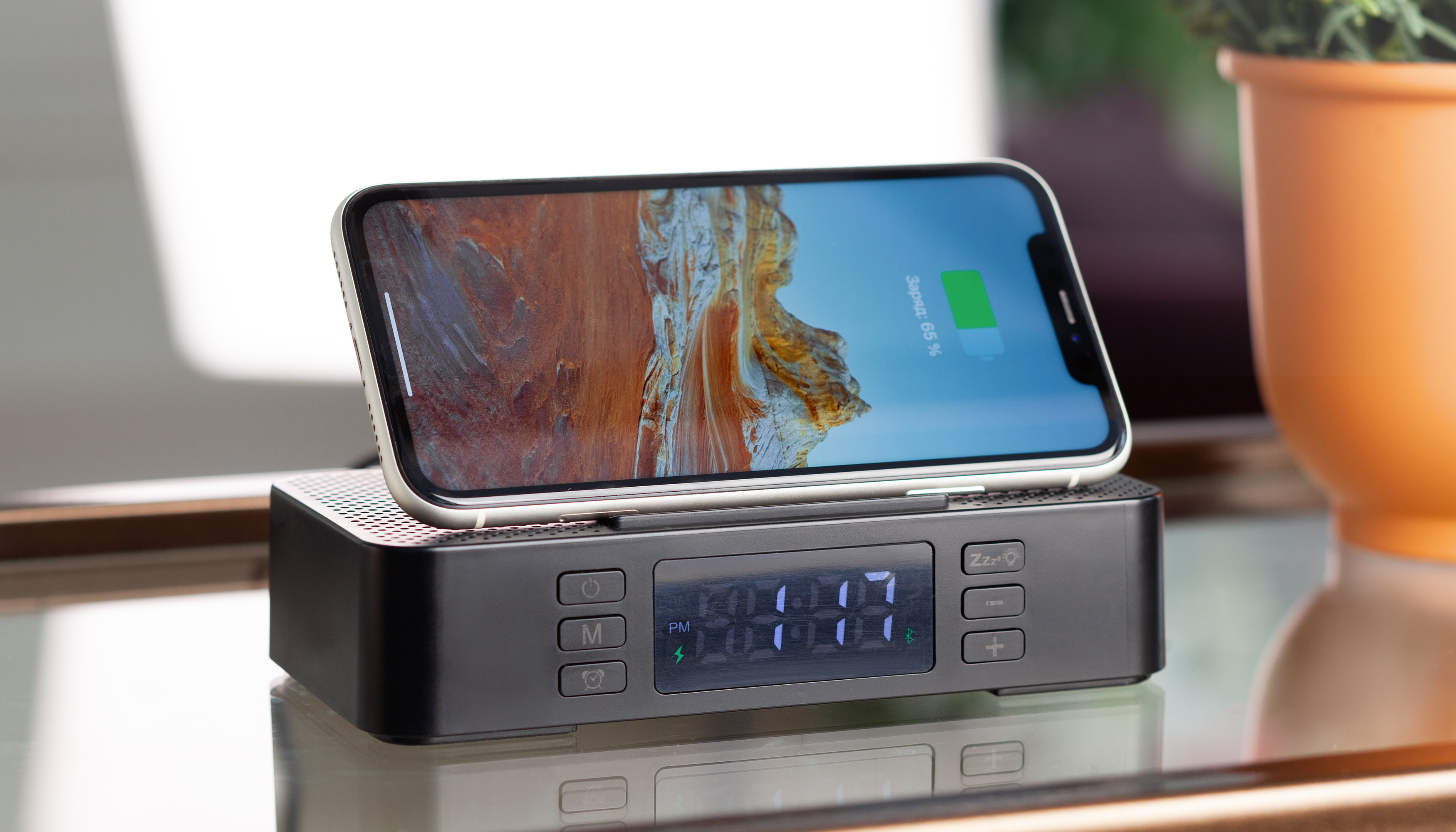 Настольные часы "Smart Box" с bluetooth колонкой (2х3Вт), беспроводным (15W) зарядным устройством и складной подставкой под смартфон, цвет черный