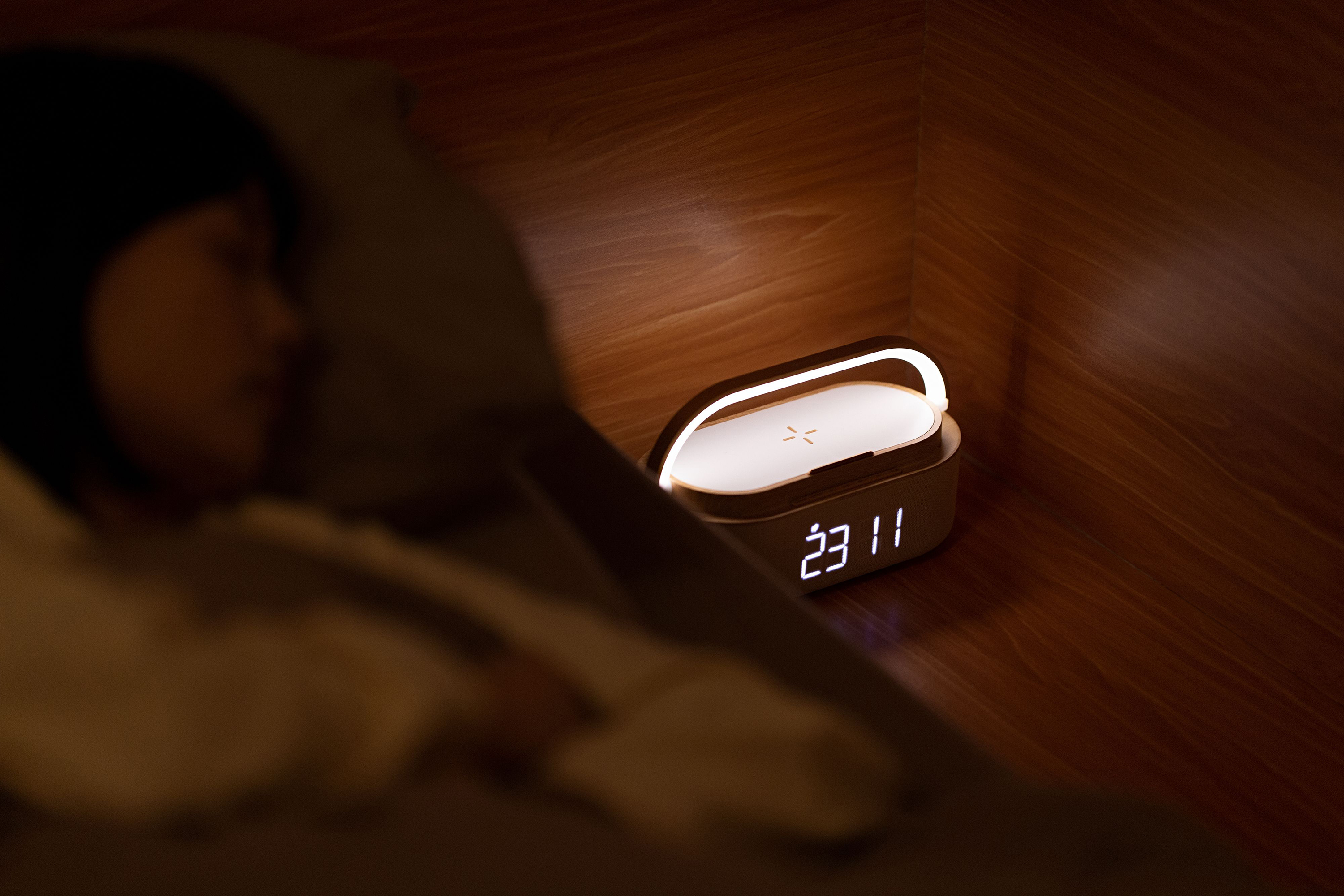 Bluetooth стерео-колонка "Smart Band" 10Вт (2х5Вт) с беспроводным (15W) ЗУ, лампой, часами, FM радио, цвет бежевый