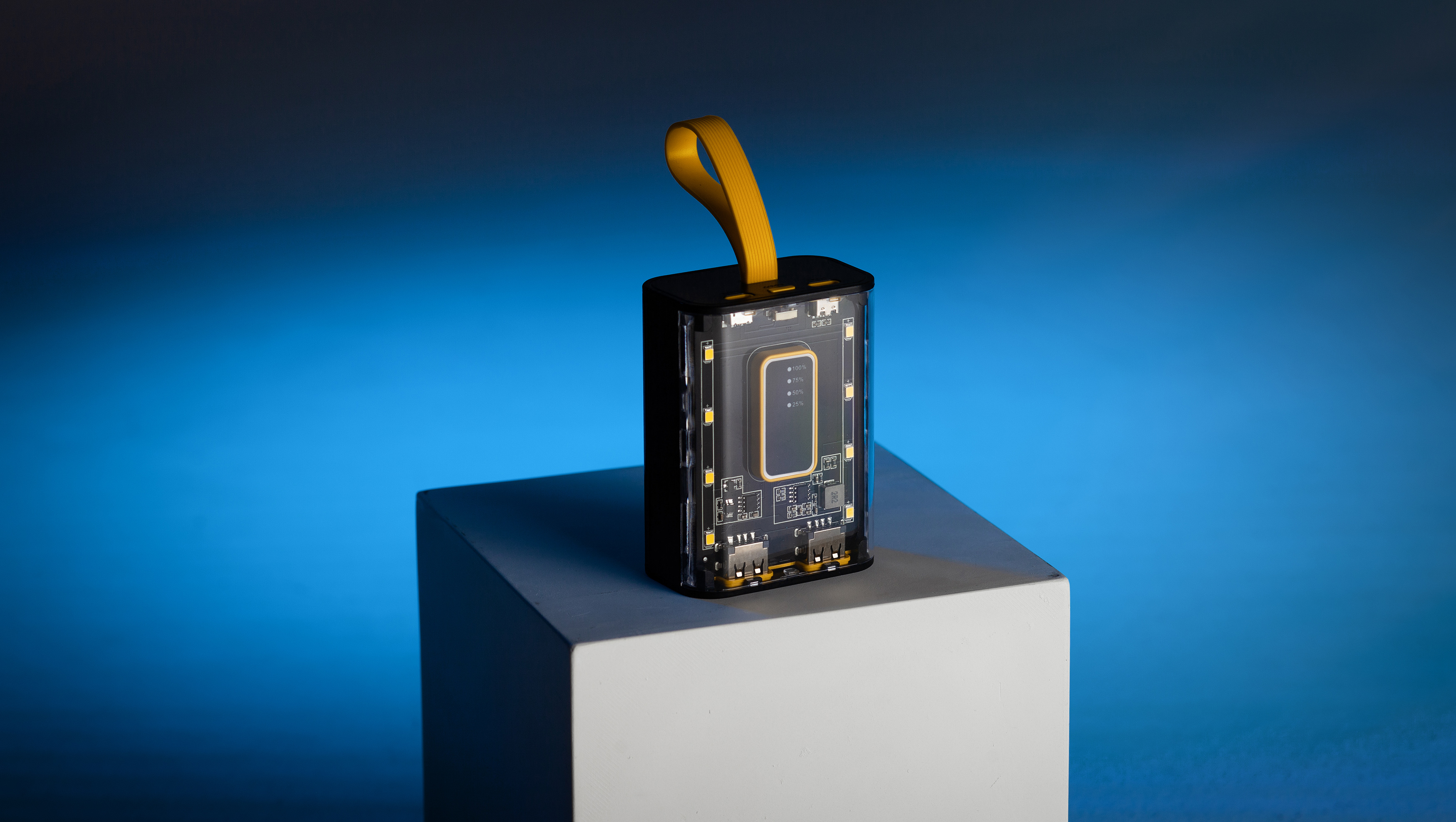 Зарядное устройство "Shine" 9000 mAh с LED-подсветкой, встроенными кабелями Type-C/Lightning/USB, цвет черный с желтым