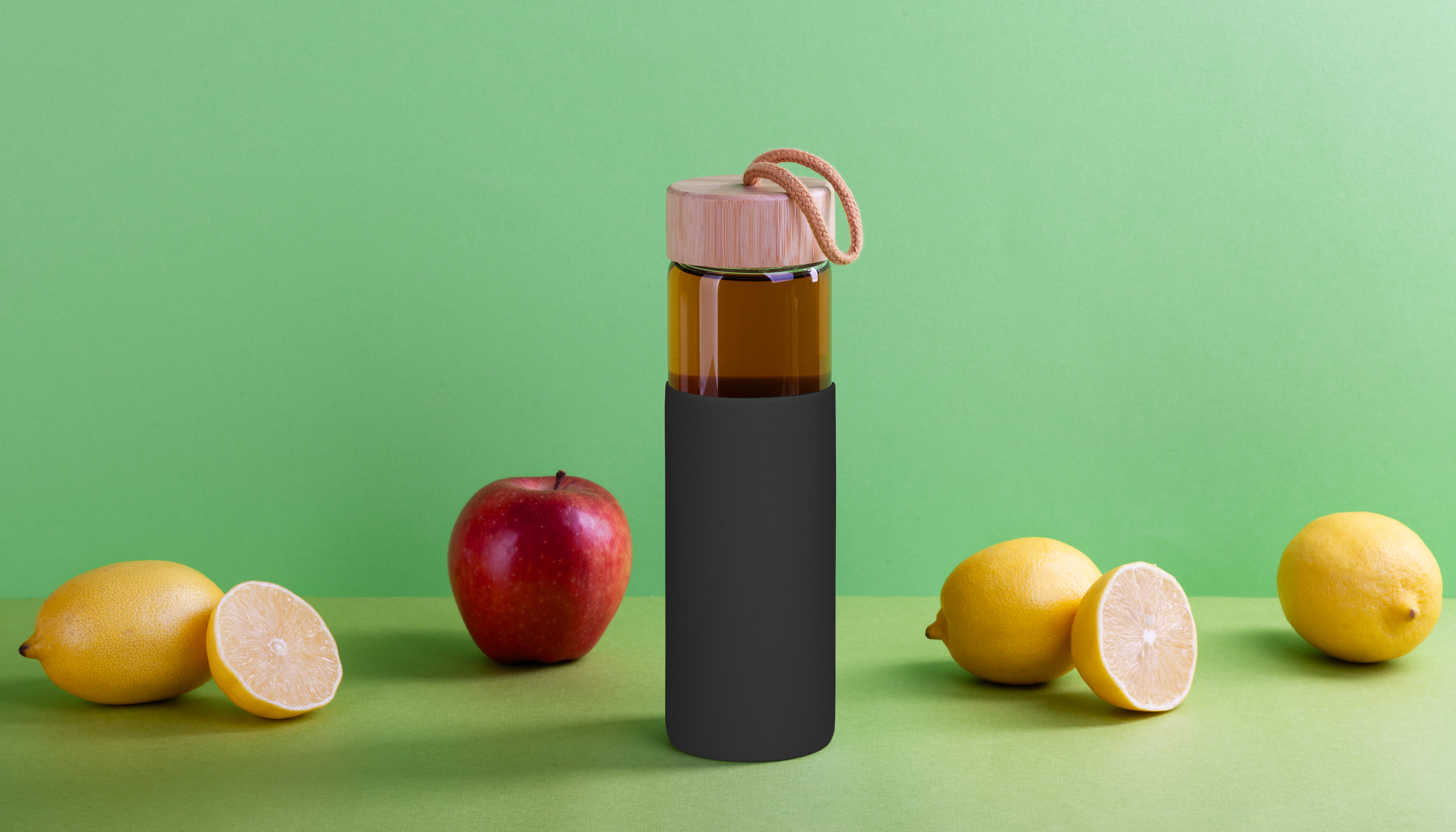 Бутылка для воды "Wellness" в силиконовом чехле, цвет черный