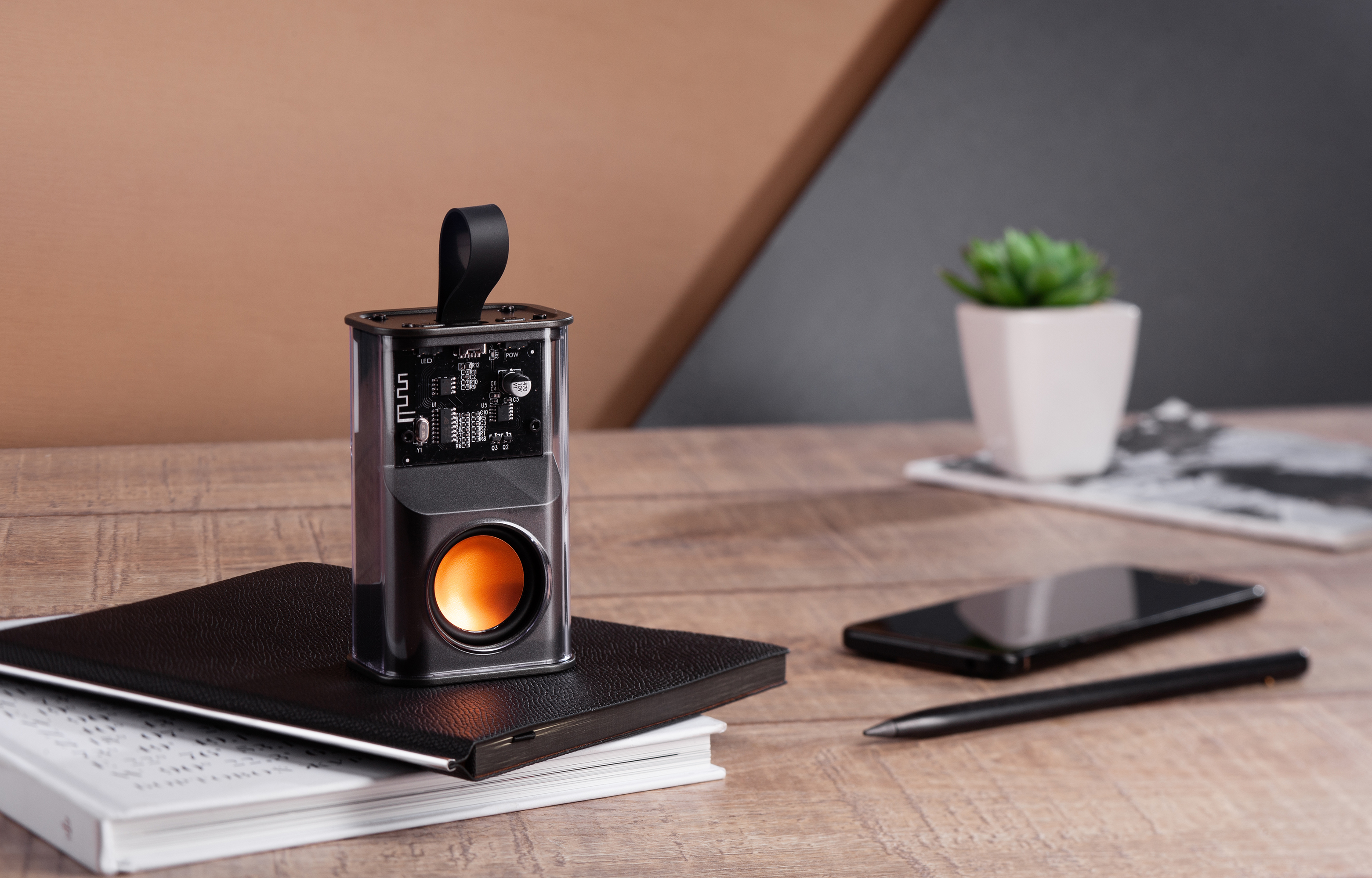 Bluetooth колонка "Hi-Fi" 5Вт с разноцветной подсветкой и прозрачным корпусом, цвет черный с оранжевым