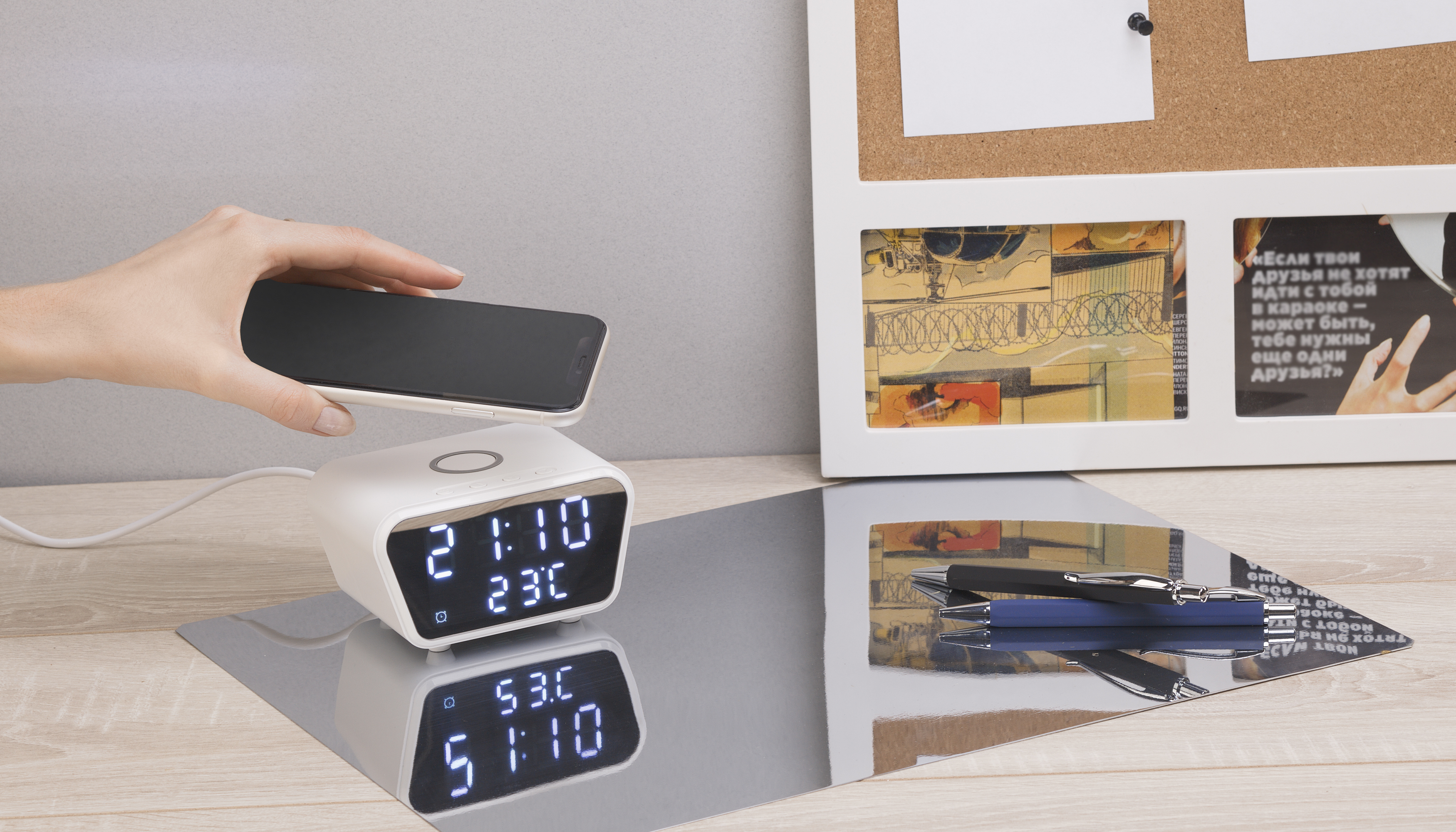 Настольные часы "Smart Clock" с беспроводным (15W) зарядным устройством, будильником и термометром, цвет белый