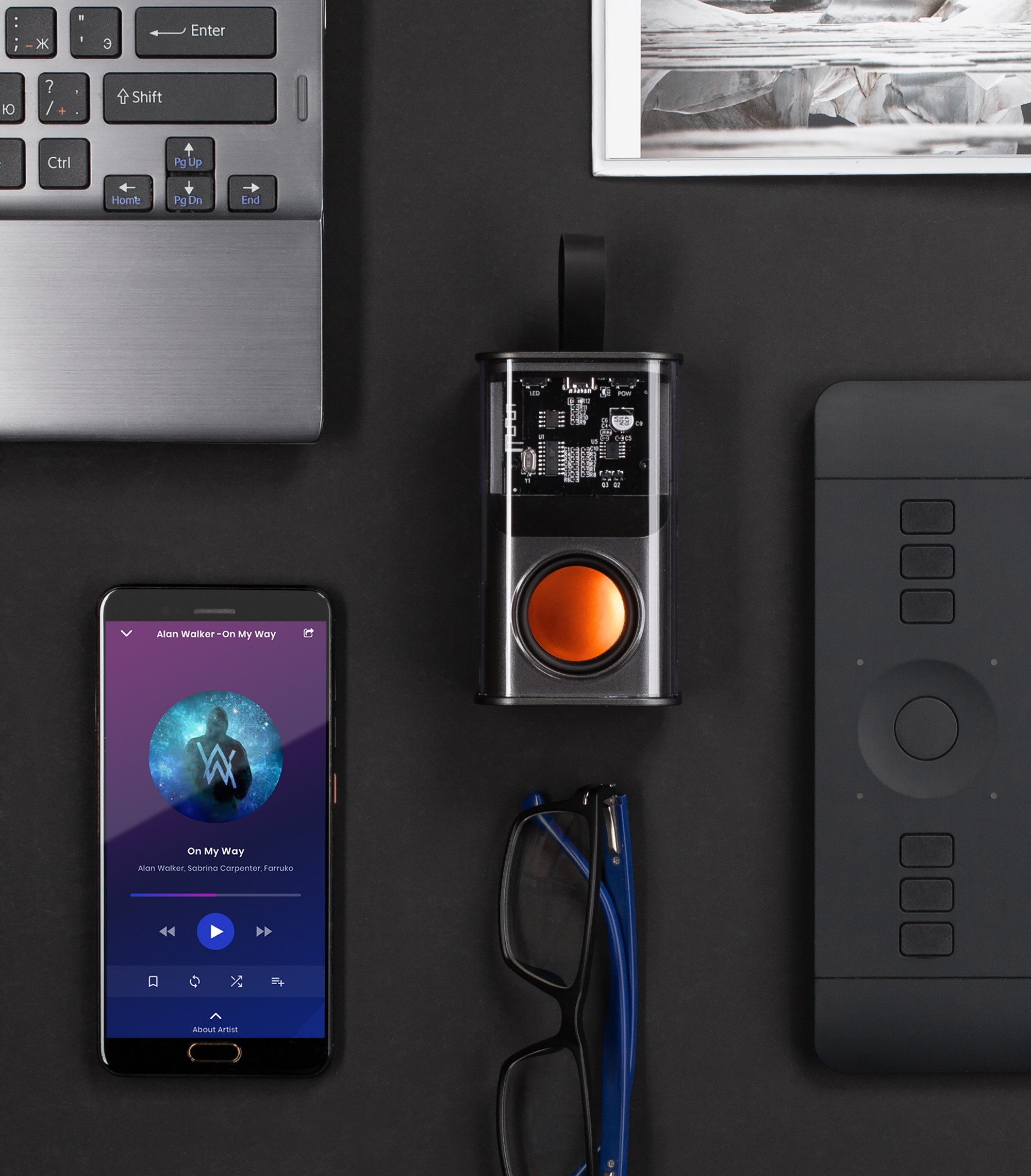 Bluetooth колонка "Hi-Fi" 5Вт с разноцветной подсветкой и прозрачным корпусом, цвет черный с оранжевым