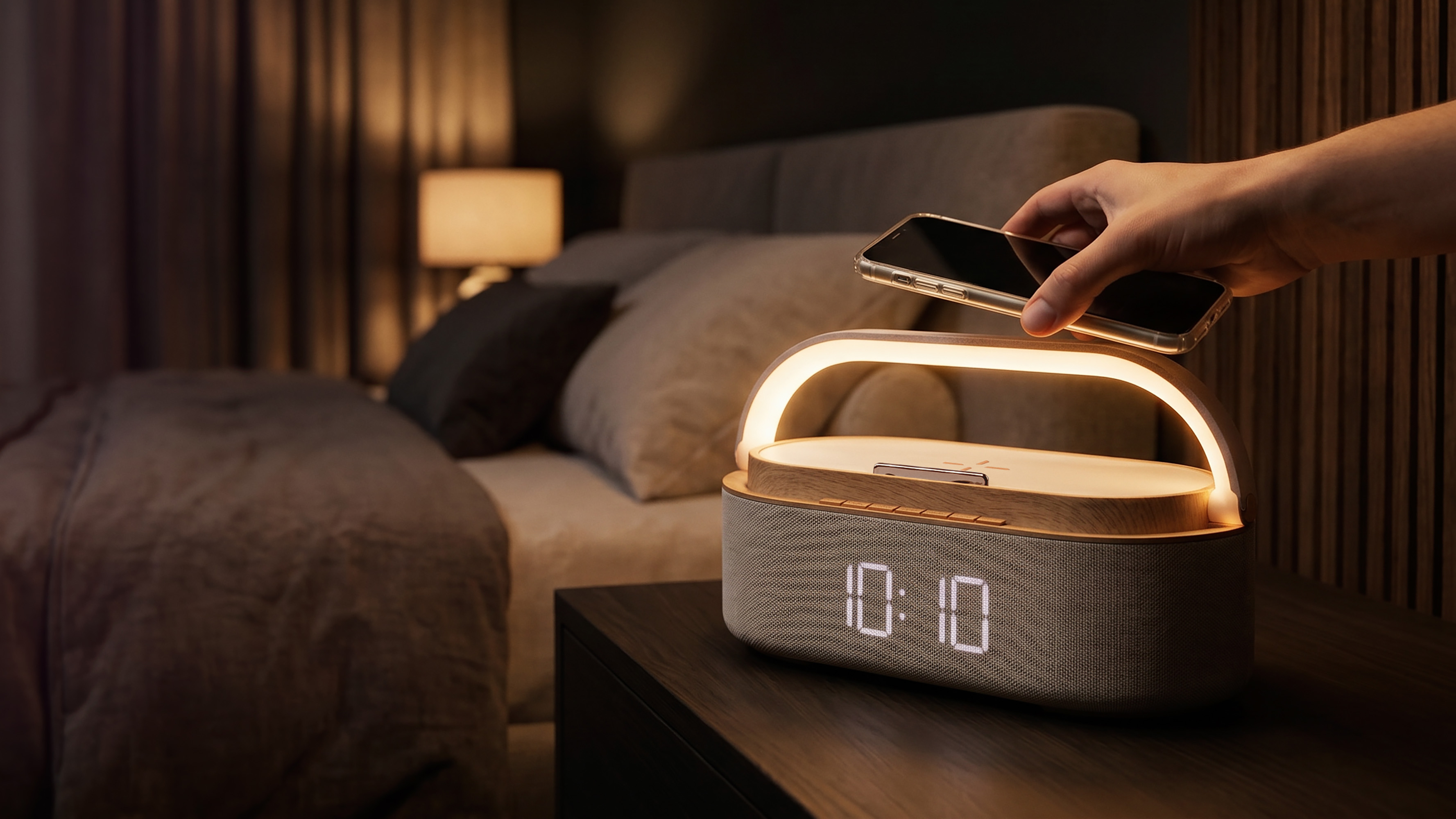 Bluetooth стерео-колонка "Smart Band" 10Вт (2х5Вт) с беспроводным (15W) ЗУ, лампой, часами, FM радио, цвет бежевый
