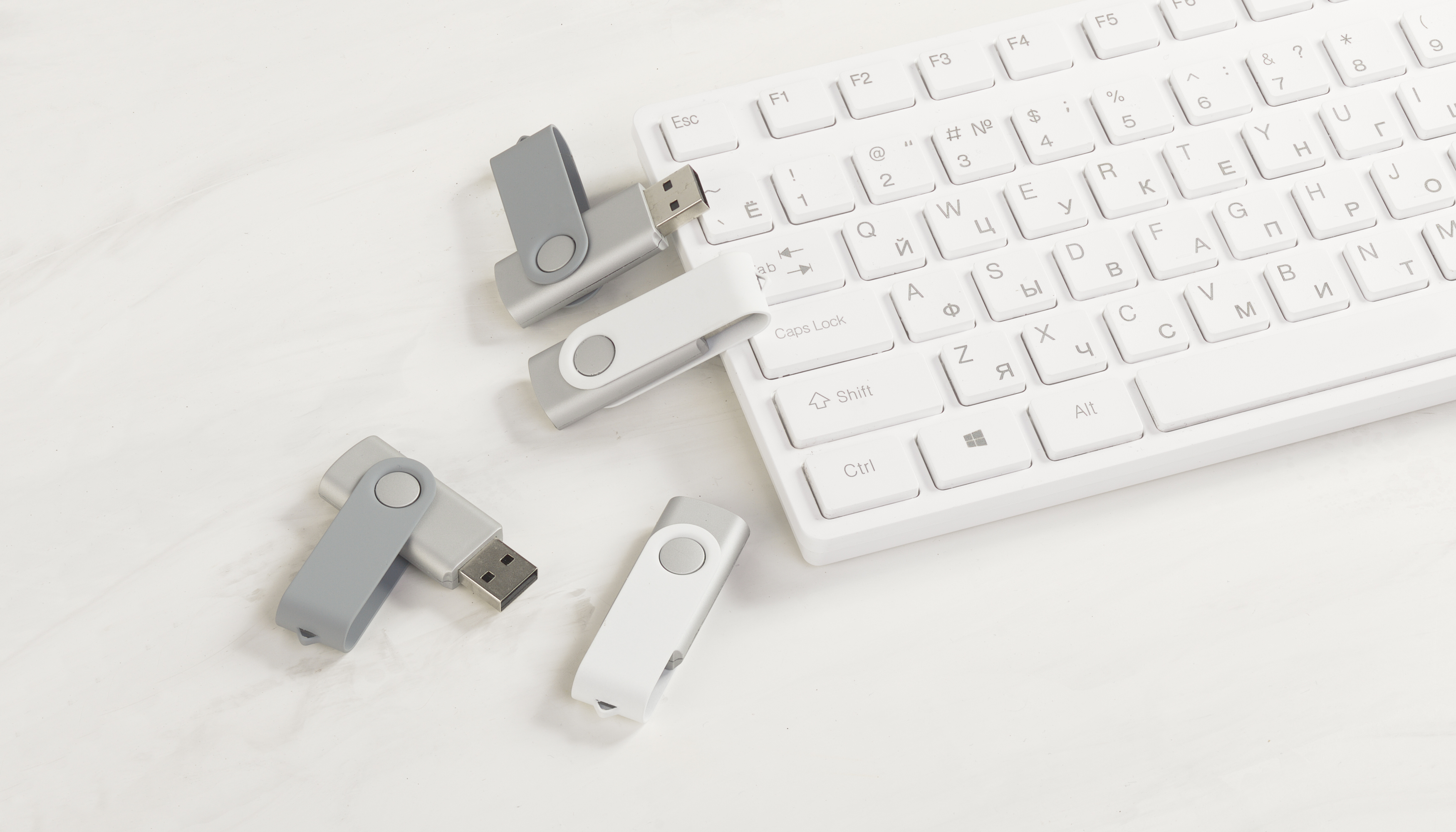 Флеш-карта "Vostok", объем памяти 16GB, покрытие soft touch#, цвет белый