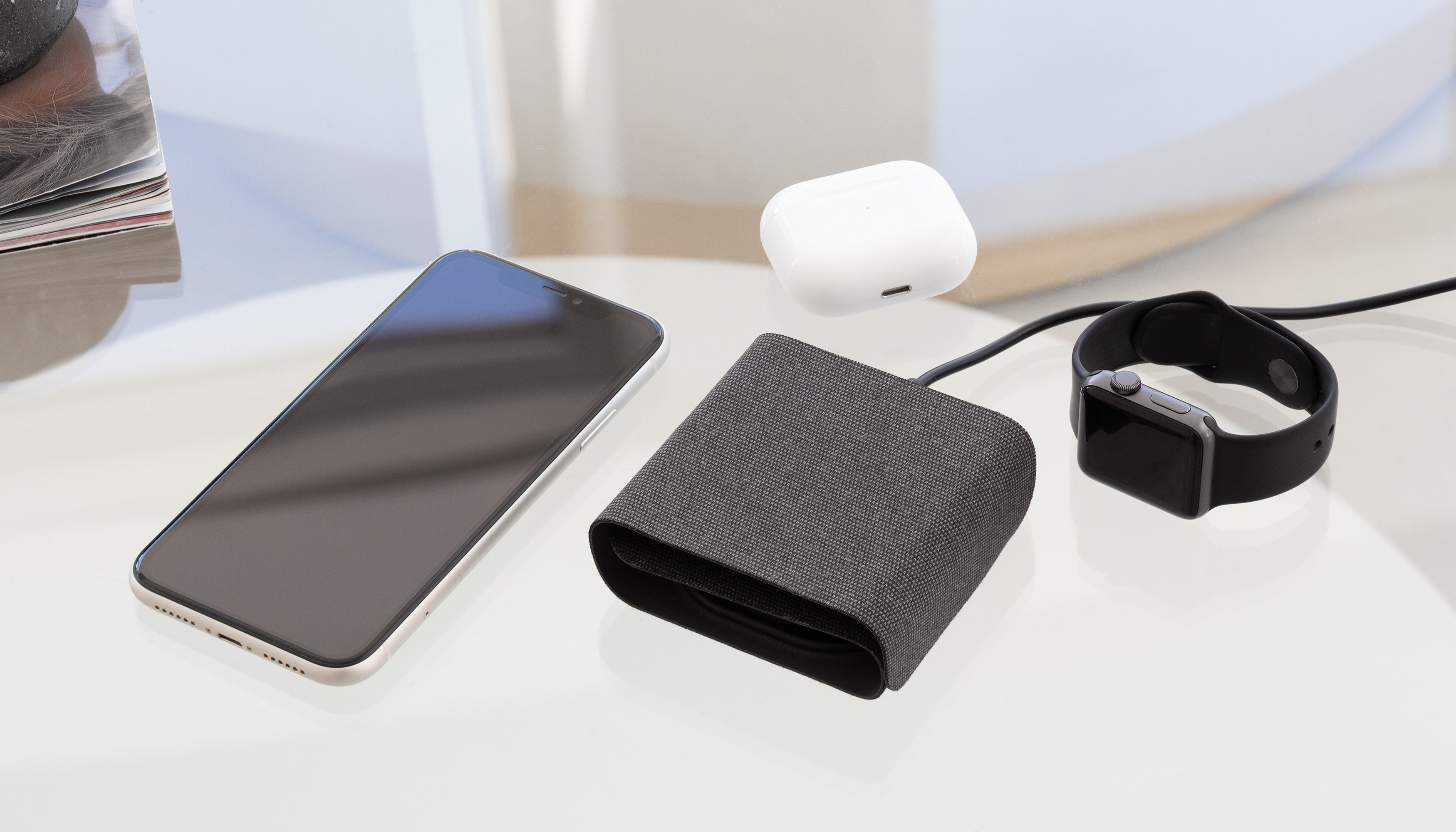 Складная беспроводная (15W) зарядная станция "Magic Case" с MagSafe для смартфона, часов и наушников, цвет черный