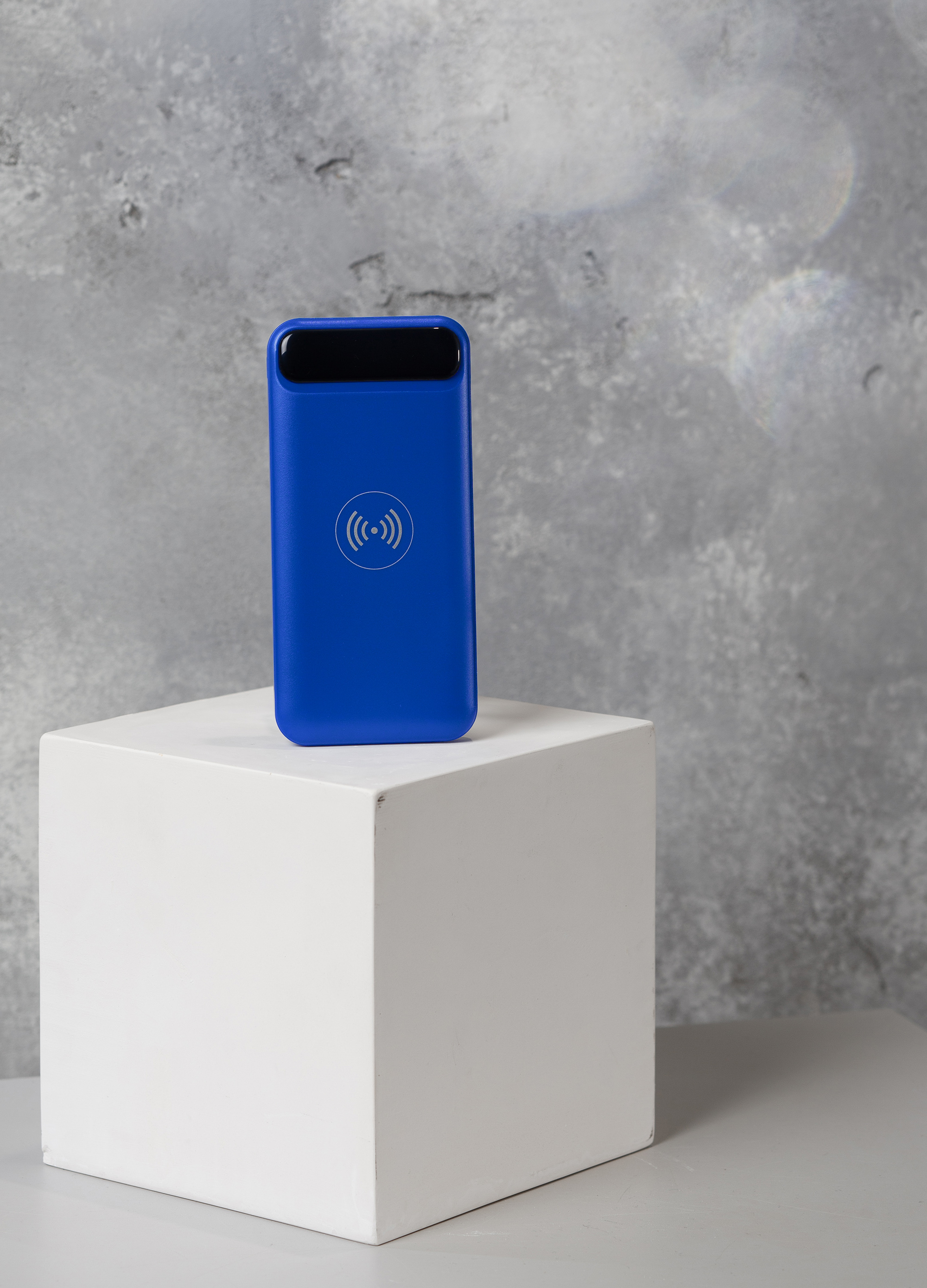 Беспроводное зарядное устройство "Quantum", 10000 mAh с цифровым индикатором заряда, цвет синий
