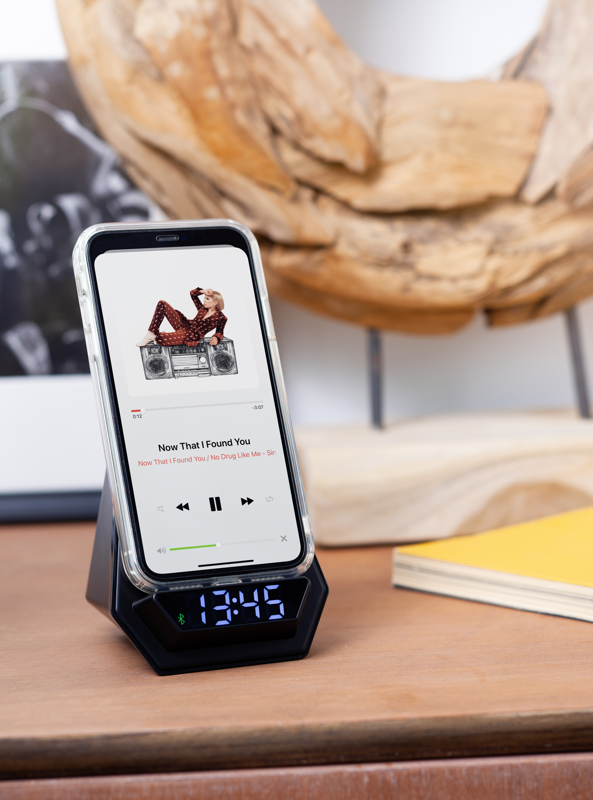 Настольная Bluetooth колонка (3Вт) "Smart Pyramid" с часами и беспроводным (15W) зарядным устройством, с подсветкой логотипа, цвет черный