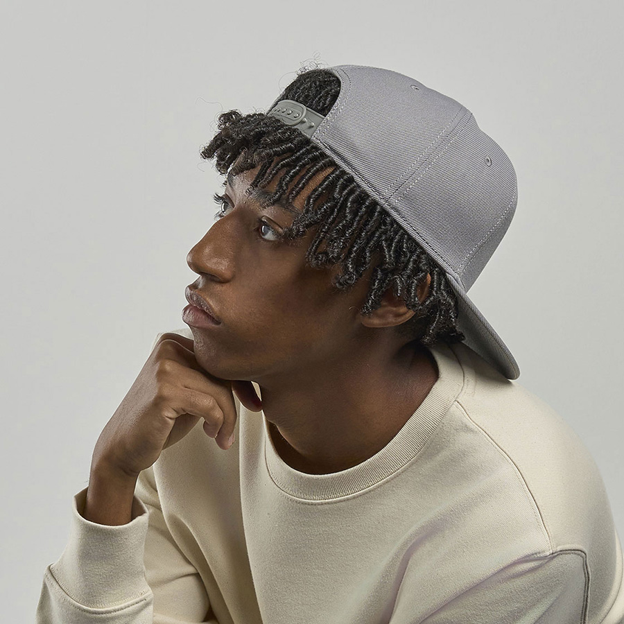 Бейсболка "SNAP BACK-S", 6 клиньев, пластик. застежка, красный, 100% перераб. полиэстер, 300 гр/м2