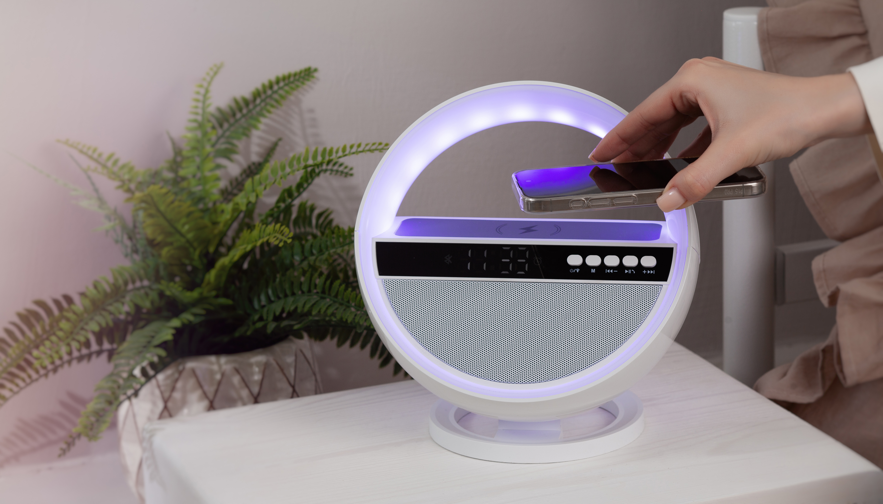 Bluetooth колонка "Smart Orb" 5Вт с беспроводным (15W) ЗУ, лампой, часами, FM радио, цвет белый