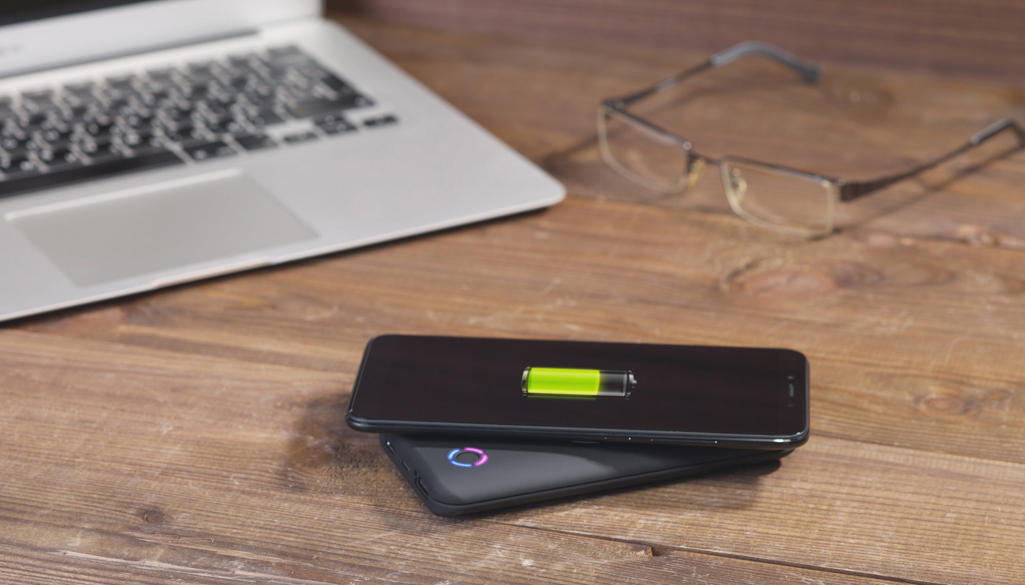 Беспроводное зарядное устройство "Fast SOFTTOUCH", 6000 mAh, цвет черный