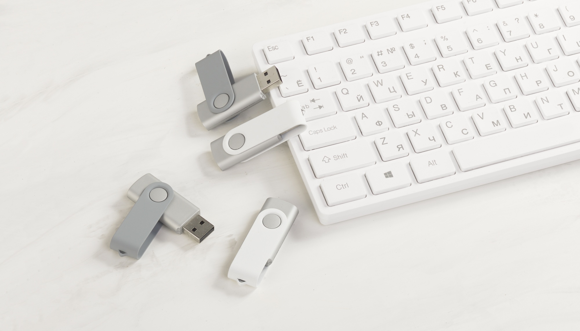 Флеш-карта "Vostok", объем памяти 16GB, покрытие soft touch#, цвет белый