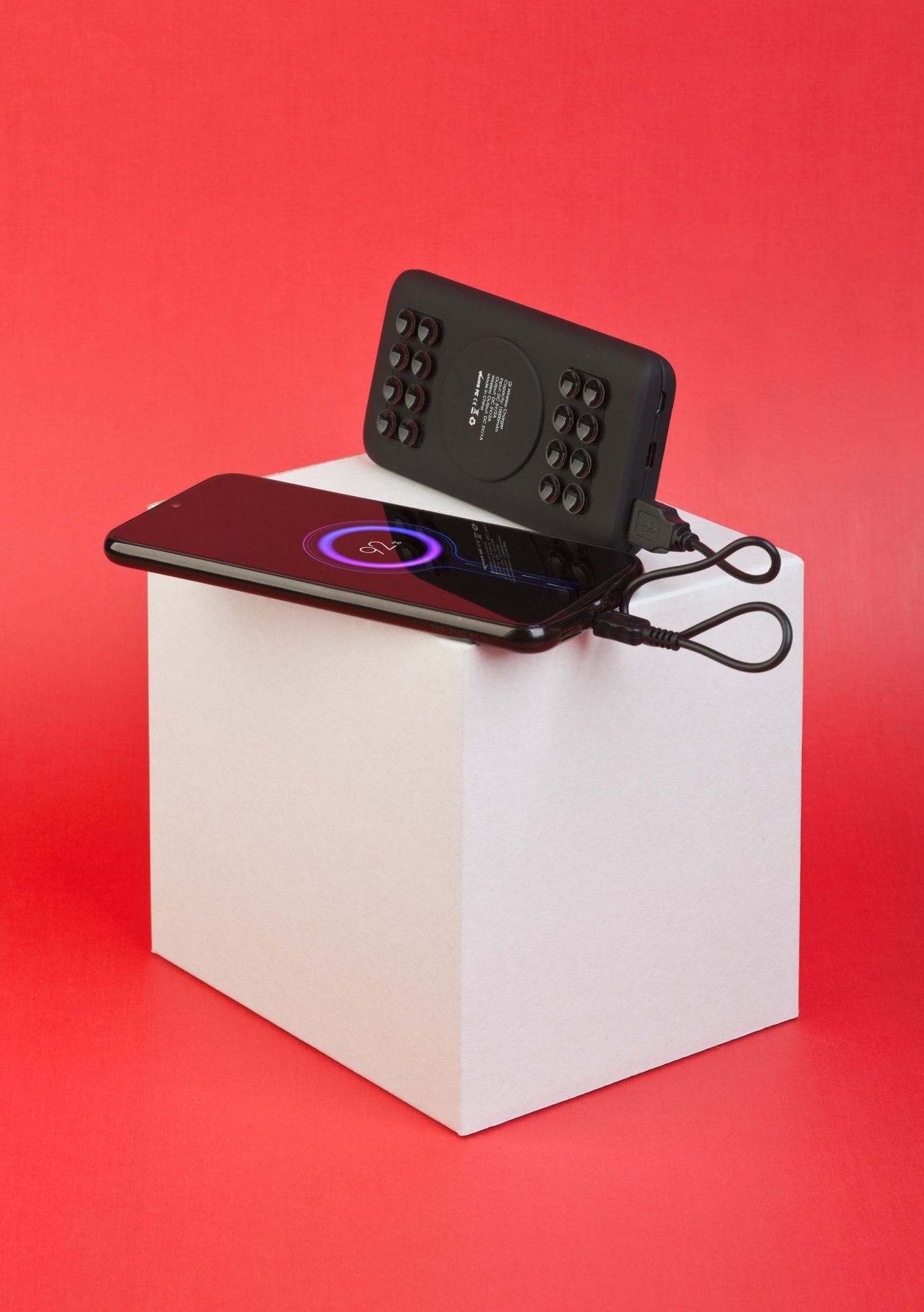 Беспроводное зарядное устройство "Ten SOFTTOUCH", 10000 mAh, цвет черный