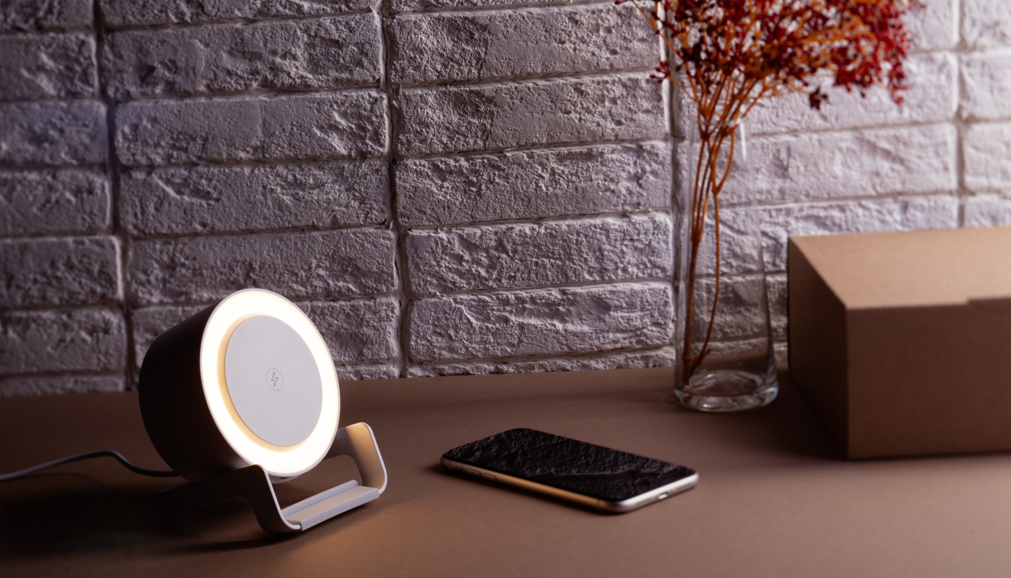 Bluetooth колонка-подставка "Smart Sound" с беспроводным (10W) зарядным устройством и лампой, цвет белый
