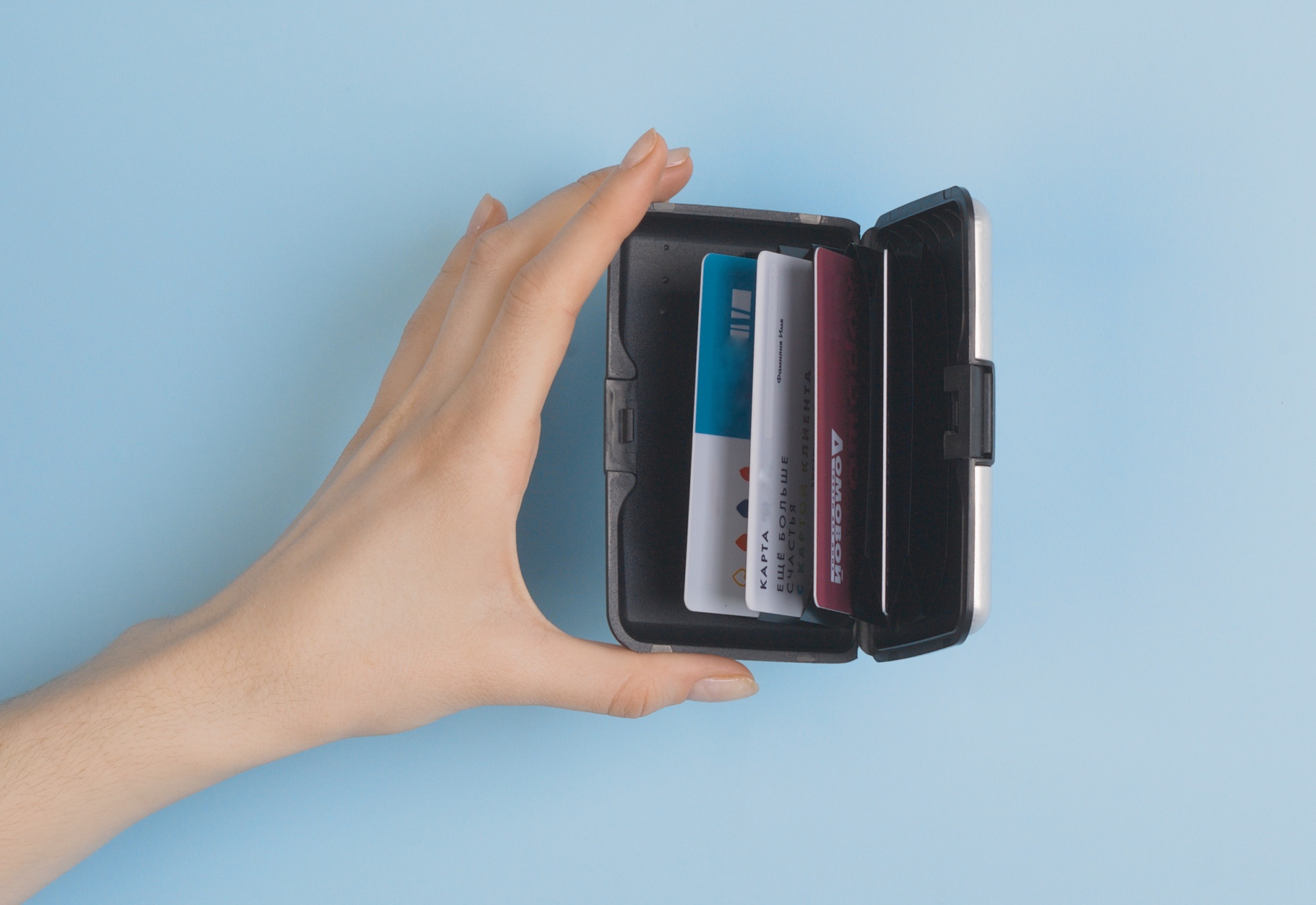 Футляр "Trust" для банковских карт и визиток с RFID - защитой от считывания данных, серебристый, цвет серебристый