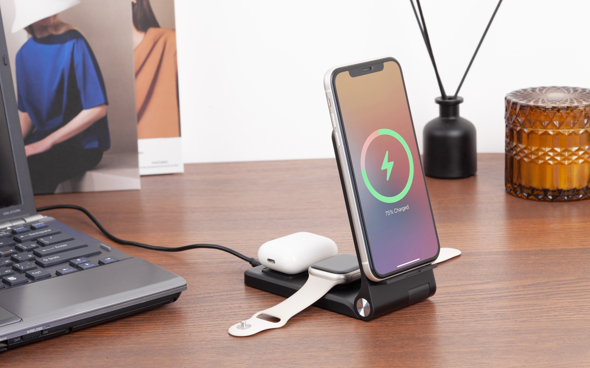 Складная беспроводная (15W) зарядная станция "Clap" с подсветкой логотипа и подставкой для смартфона, цвет черный