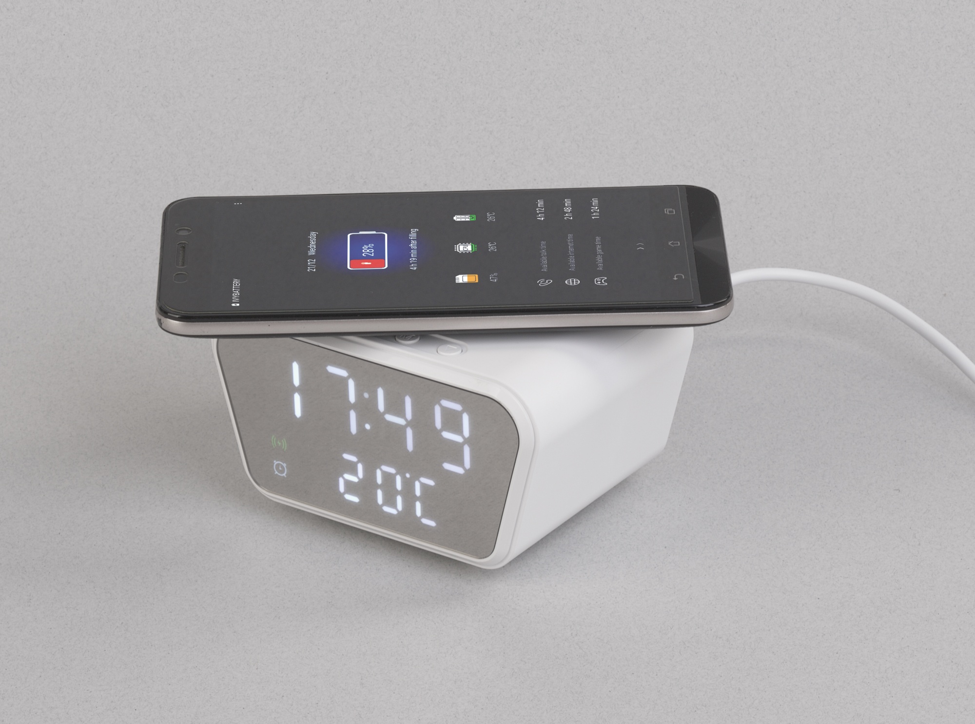 Настольные часы "Smart Clock" с беспроводным (15W) зарядным устройством, будильником и термометром, цвет белый